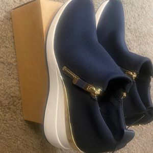 Brand new Blue gold and white womans shoe size 8